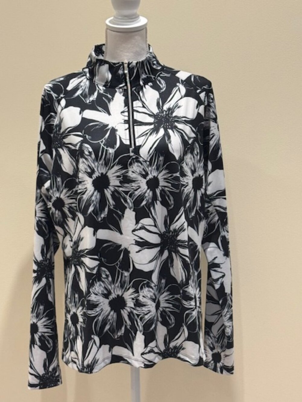 Lady Hagen Black and White Long Sleeve 1/4-Zip Size XL